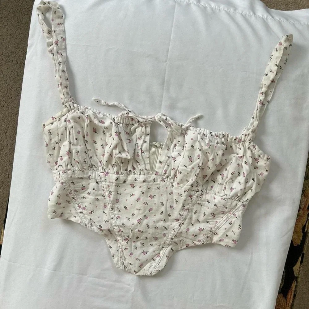 Peppermayo white dainty milkmaidesque baby pink floral bustier corset crop top - Picture 2 of 5